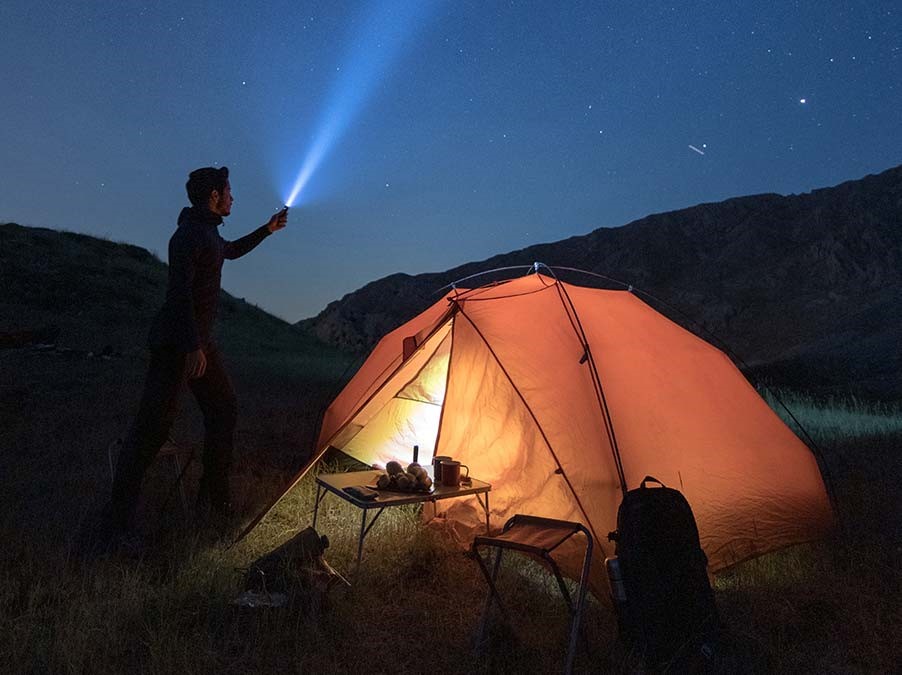 Wie helfen uns Taschenlampen beim Wandern und Camping? | Gutscheincode oder Rabatt sichern!
